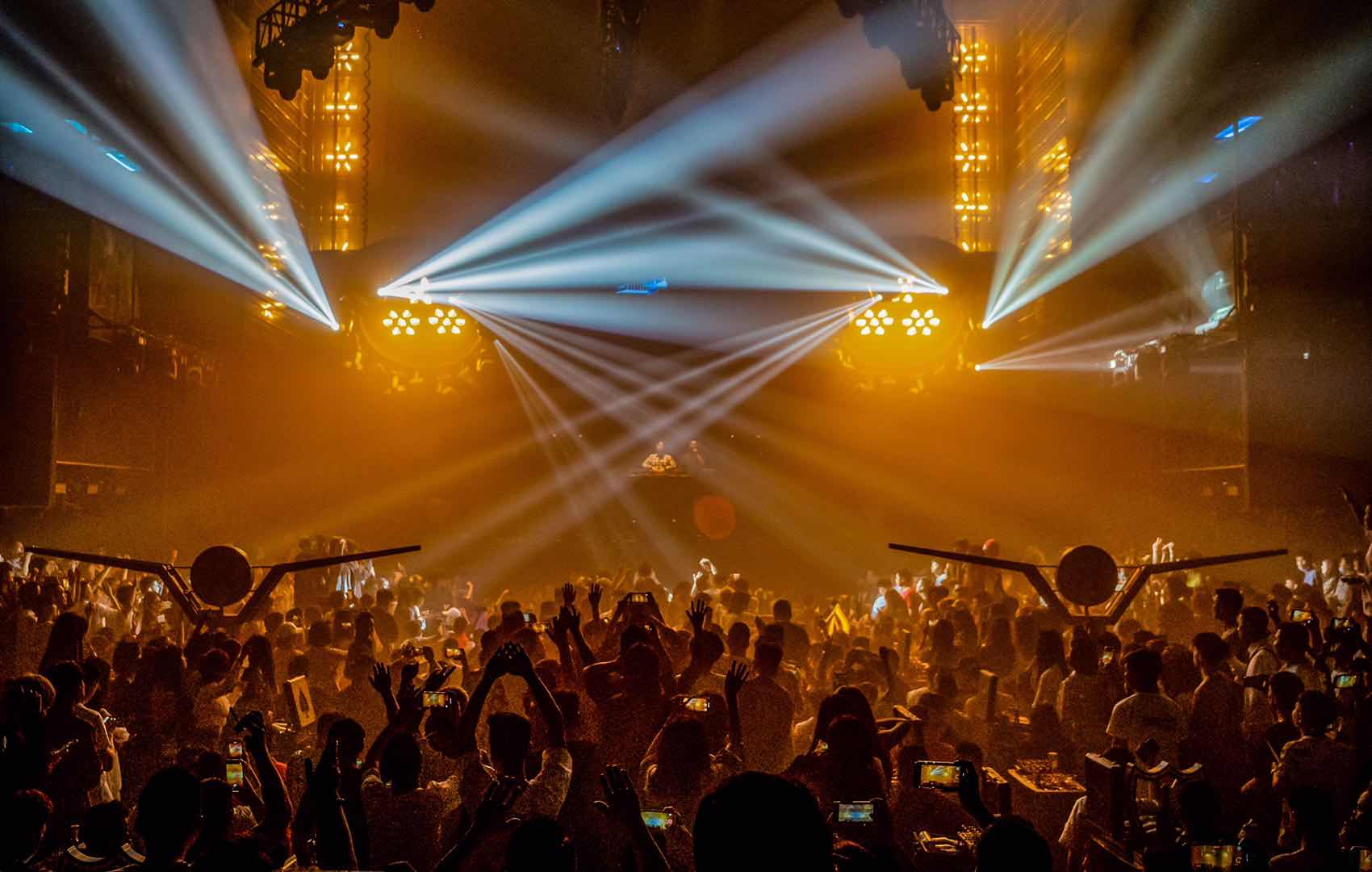 The special audio for the Chengdu DNA Internet Red Bar is provided by Maarten Audio(图2)